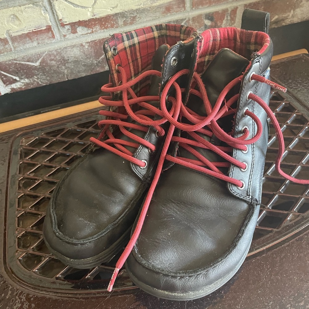 Lem’s signature Boulder Boot. Unisex. 8.5 Men’s 10 Women’s. In great condition!
